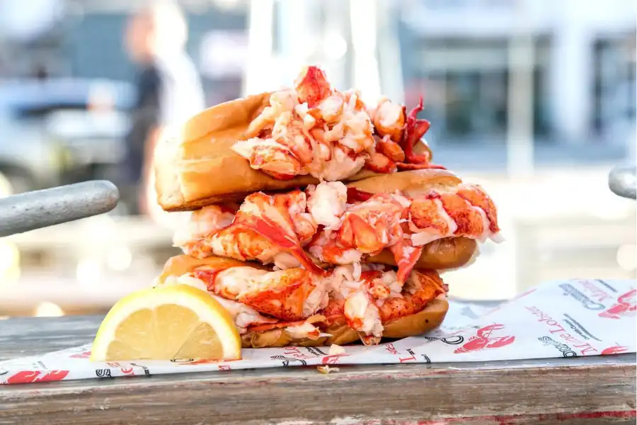 cousins-maine-lobster-900×600 Cousins Maine Lobster lobster roll